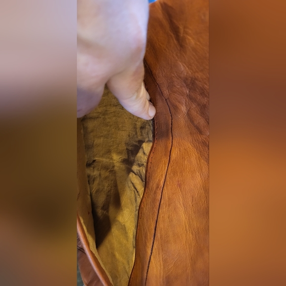 Vintage Tooled/Embossed Tan Leather Purse - Picture 12 of 13